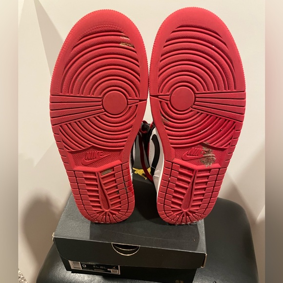 Nike AirJordan 1 Mid Size 9 Red Black White - Picture 11 of 11